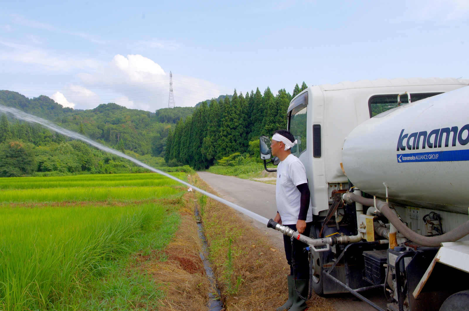 給水車で水撒き
